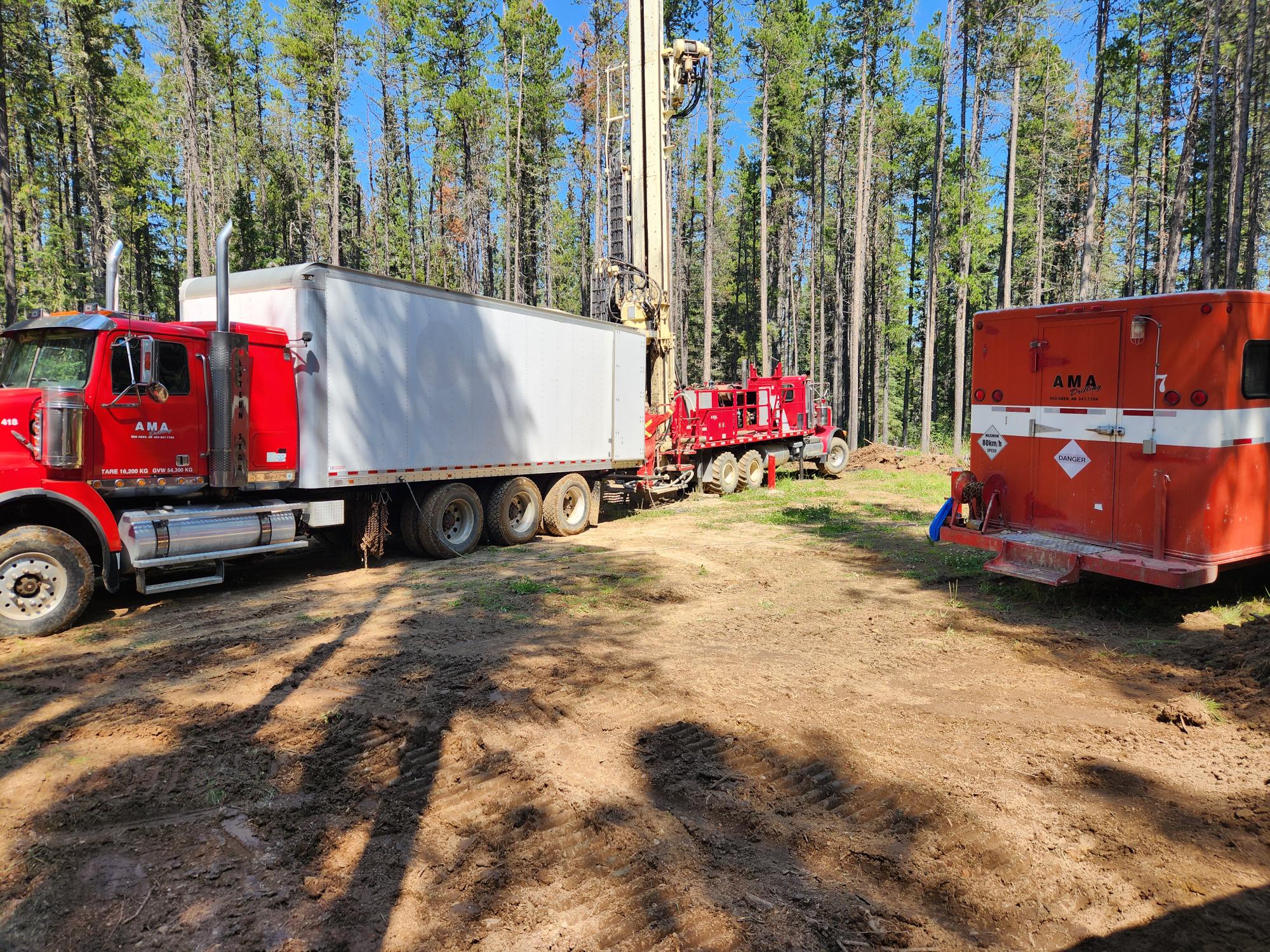 Cargo truck and drilling truck